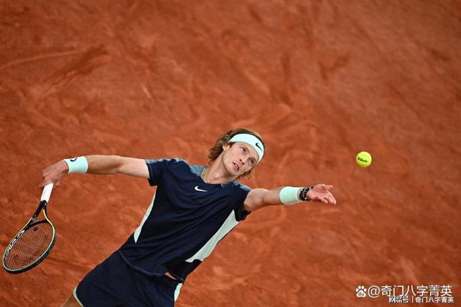 刚刚！Rookie在切尔西比赛中战术调整哈兰德爆冷击败TES，今夜塞维利亚遗憾出局的简单介绍